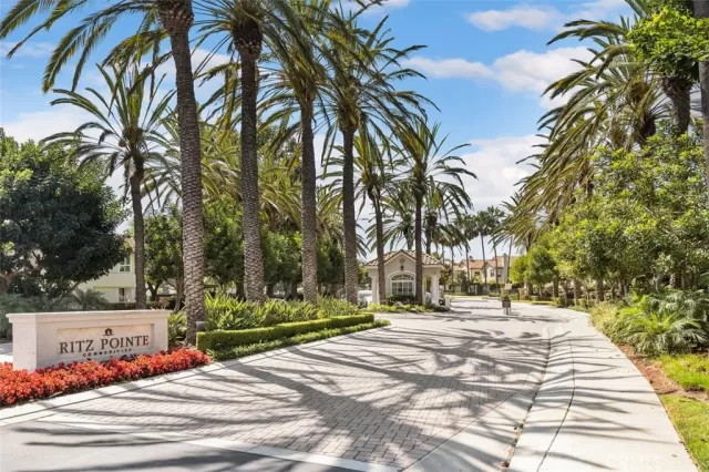 MLS: DW23026103 Condo For Sale