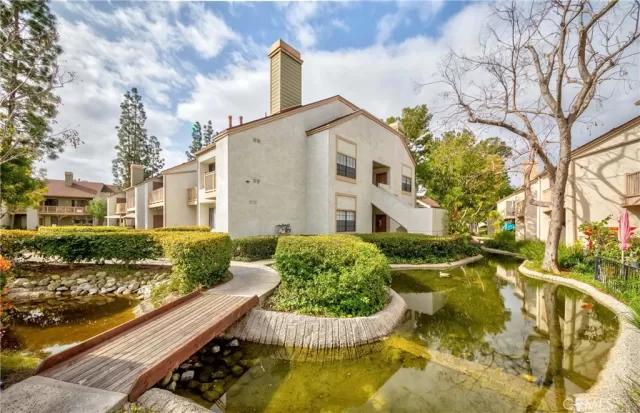 MLS: DW23026466 Condo For Sale