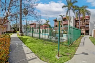 Photo #4: DW23039683 Listing