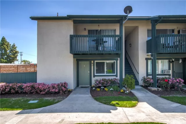 MLS: DW23060304 Condo For Sale