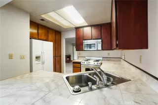 Photo #4: DW23072568 Listing 