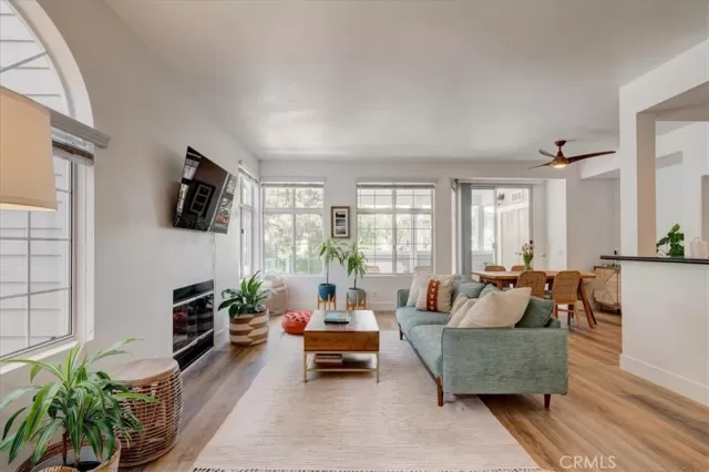 MLS: DW23076924 Condo For Sale