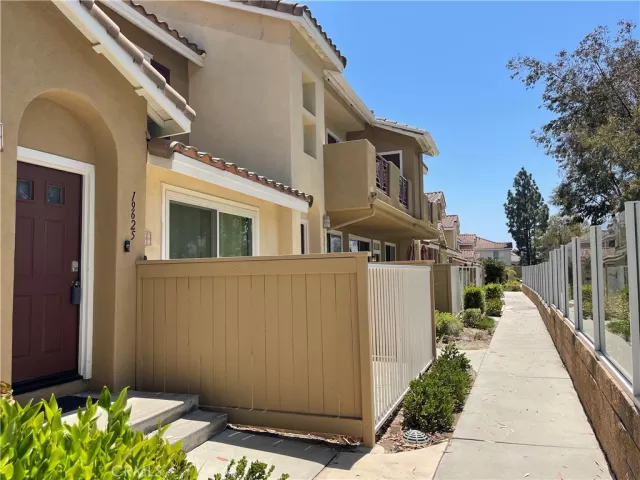 MLS: DW23078425 Condo For Sale