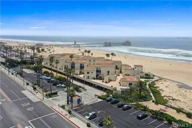 MLS: DW23085533 Condo For Sale