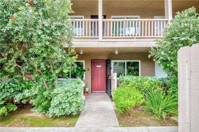 MLS: DW23089118 Condo For Sale