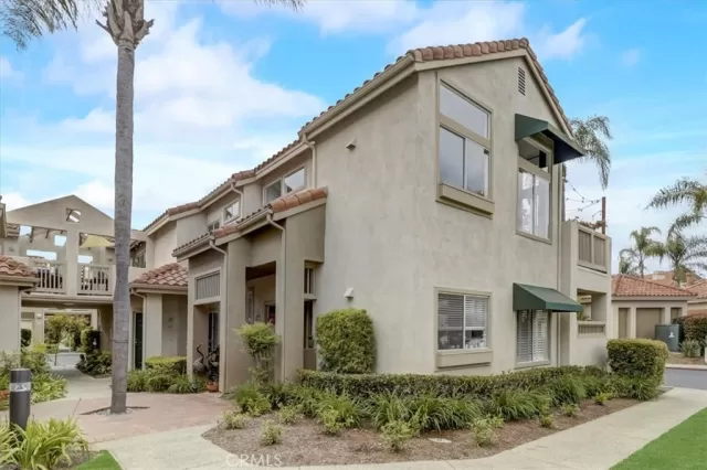 MLS: DW23094605 Condo For Sale