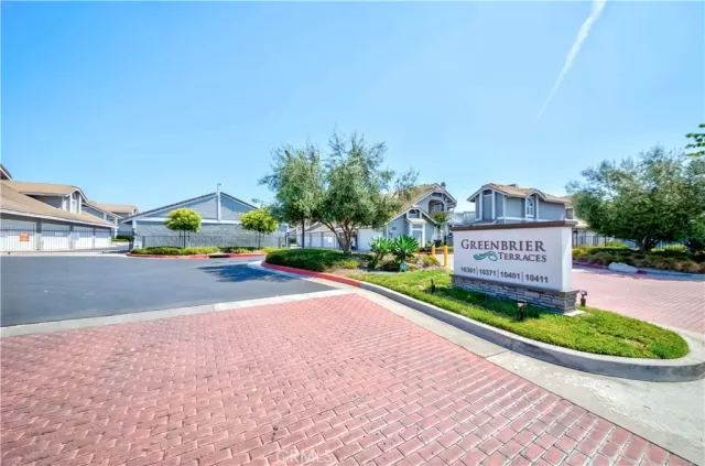 MLS: DW23110887 Condo For Sale