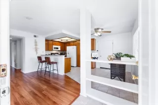 Photo #4: DW23114696 Listing