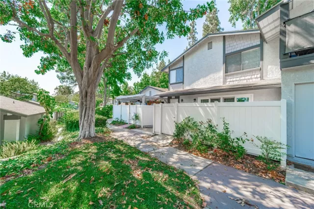 MLS: DW23137084 Condo For Sale