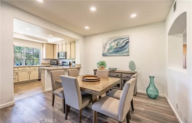 MLS: DW23156641 Condo For Sale