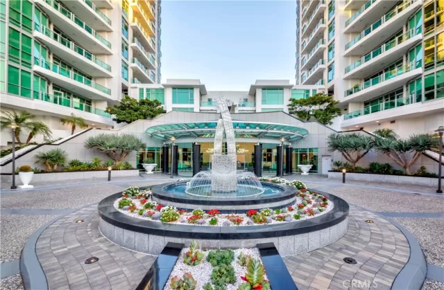 MLS: DW23170924 Condo For Sale