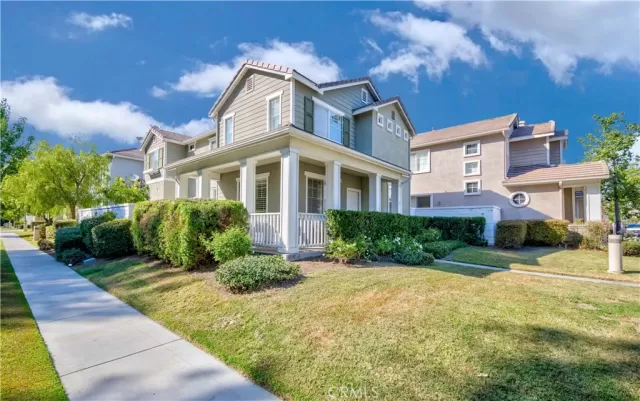 MLS: DW23176081 Condo For Sale