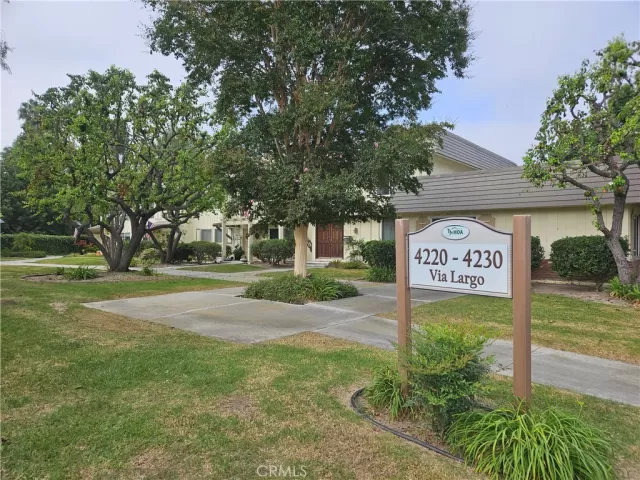 MLS: DW23194006 Condo For Sale