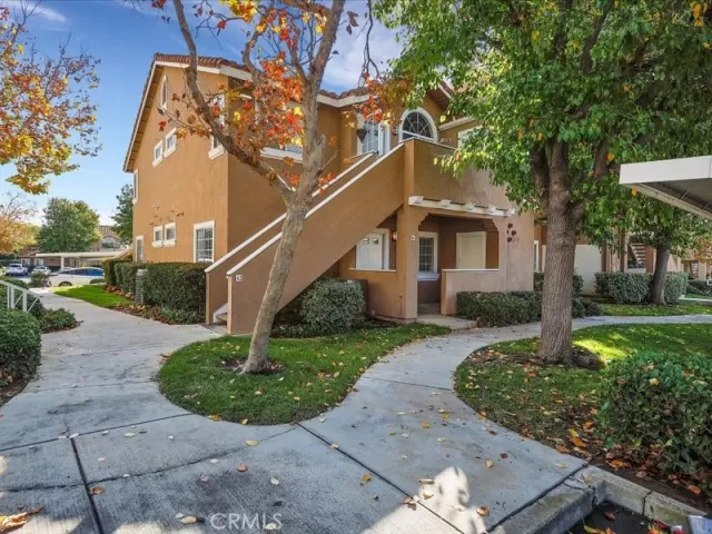 MLS: DW23221048 Condo For Sale