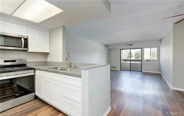 MLS: DW24009996 Condo For Sale