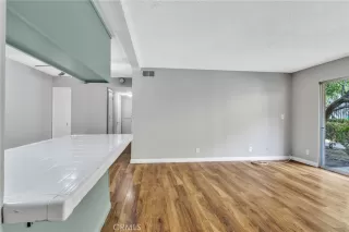 Photo #4: DW24052227 Listing 