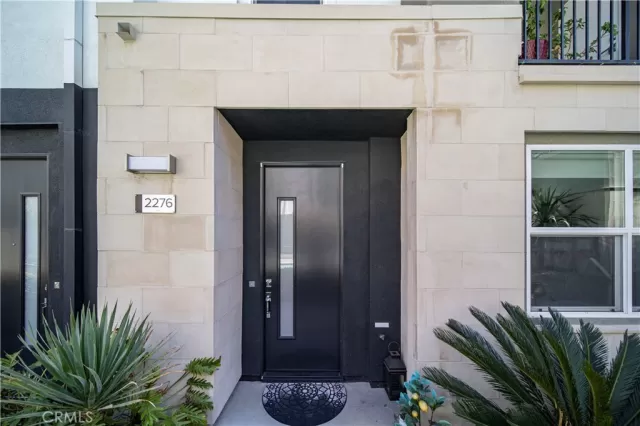 MLS: DW24065916 Condo For Sale