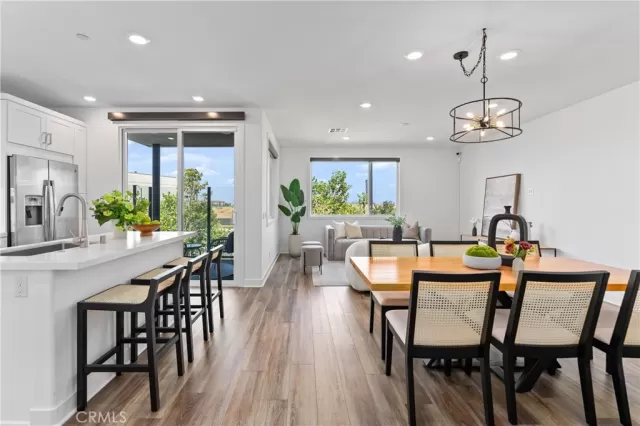 MLS: DW24134623 Condo For Sale