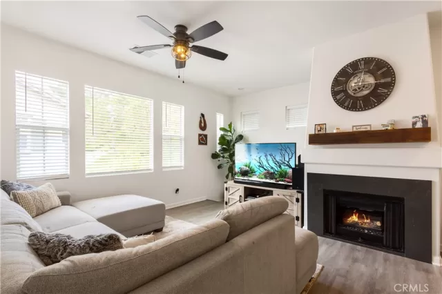 MLS: DW24146321 Condo For Sale