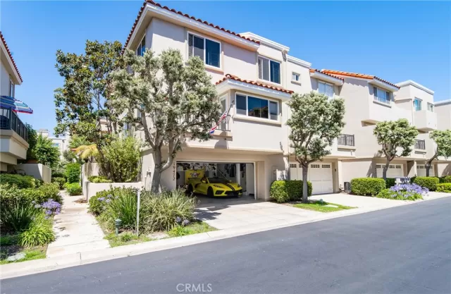 MLS: DW24152169 Condo For Sale