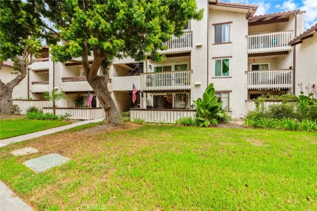 MLS: DW24198549 Condo For Sale