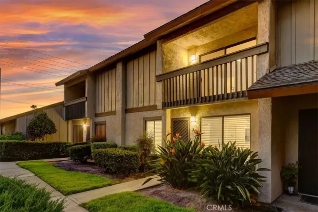 MLS: DW24204287 Condo For Sale