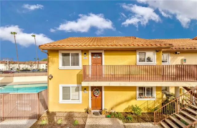 MLS: DW25015436 Condo For Sale