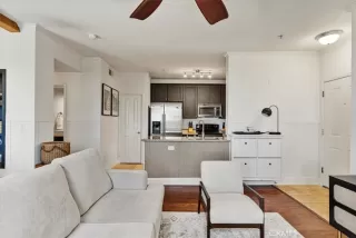 Photo #4: DW25039764 Listing