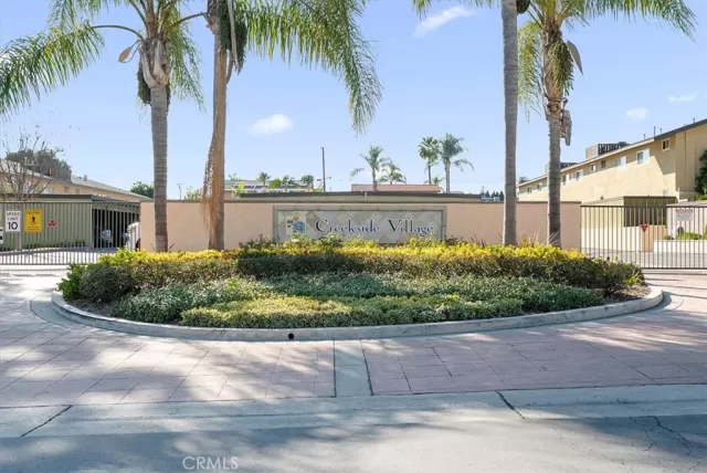 MLS: DW25054242 Condo For Sale