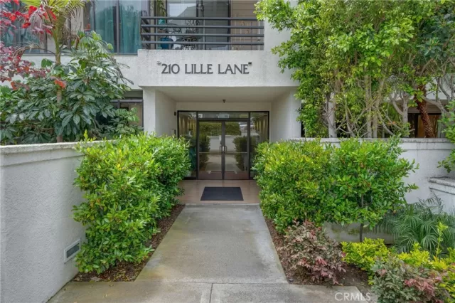 MLS: DW25088819 Condo For Sale