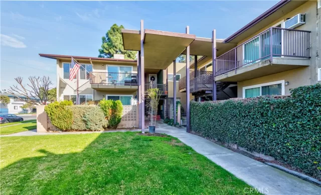 MLS: DW25109615 Condo For Sale