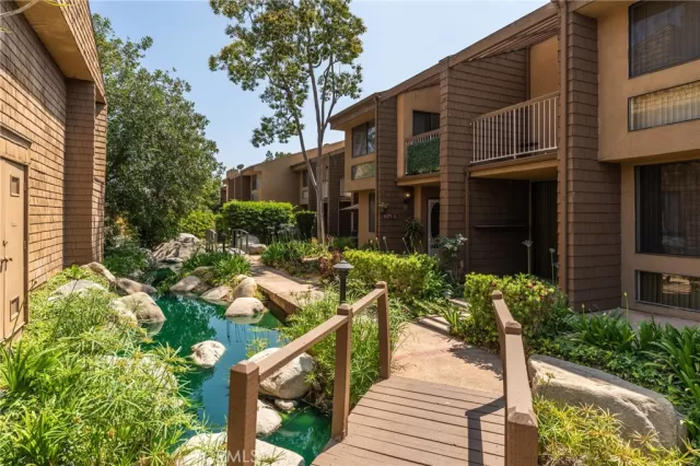 MLS: DW25125870 Condo For Sale