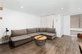 Photo #6: DW25125870 Listing