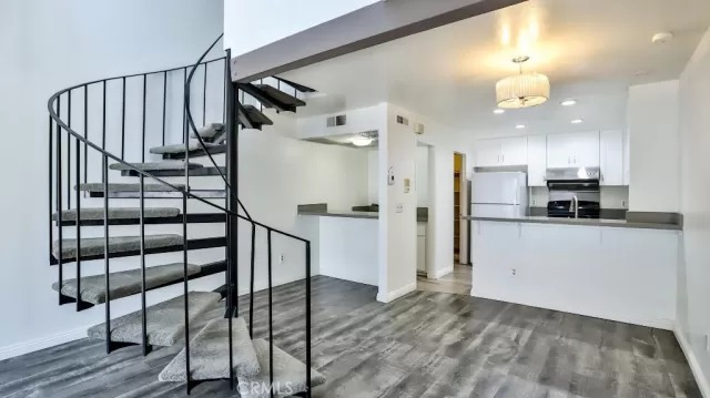 MLS: DW25128520 Condo For Sale