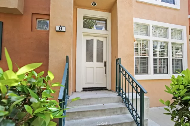 MLS: DW25132568 Condo For Sale