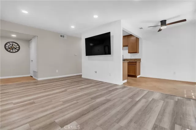 MLS: DW25148024 Condo For Sale