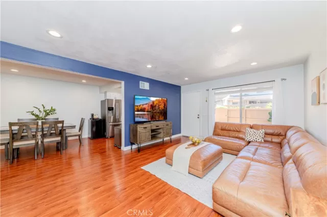 MLS: DW25148471 Condo For Sale