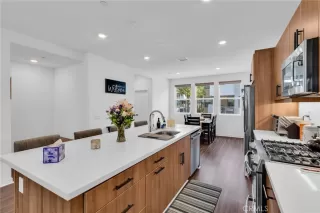 Photo #1: DW25175986 Listing 