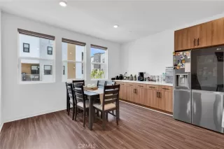 Photo #4: DW25175986 Listing 