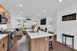 Photo #5: DW25175986 Listing 