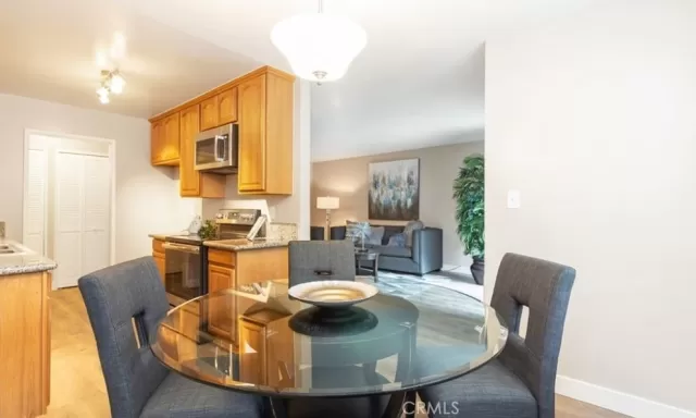 MLS: DW25179515 Condo For Sale