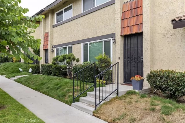 MLS: DW25199265 Condo For Sale