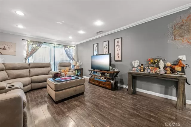 MLS: DW25217681 Condo For Sale