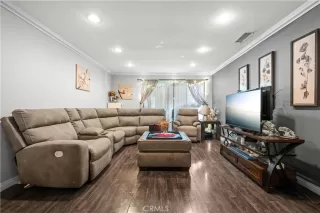 Photo #1: DW25217681 Listing