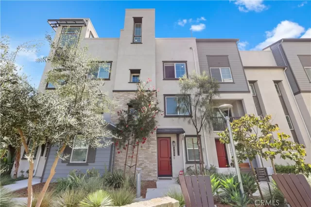 MLS: DW25217700 Condo For Sale