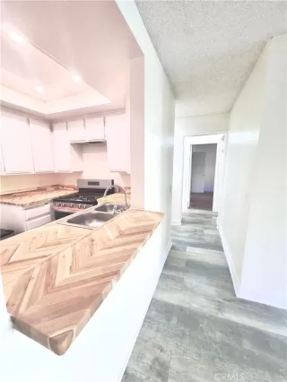 Photo #5: DW25242715 Listing