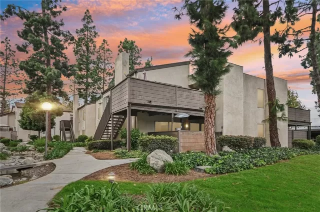 MLS: DW25265601 Condo For Sale