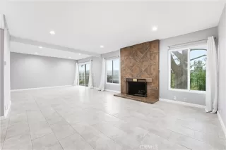 Photo #5: DW25282396 Listing