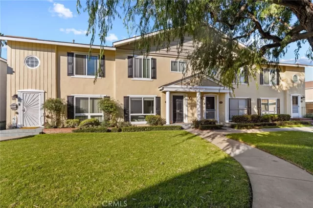 MLS: DW26007284 Condo For Sale