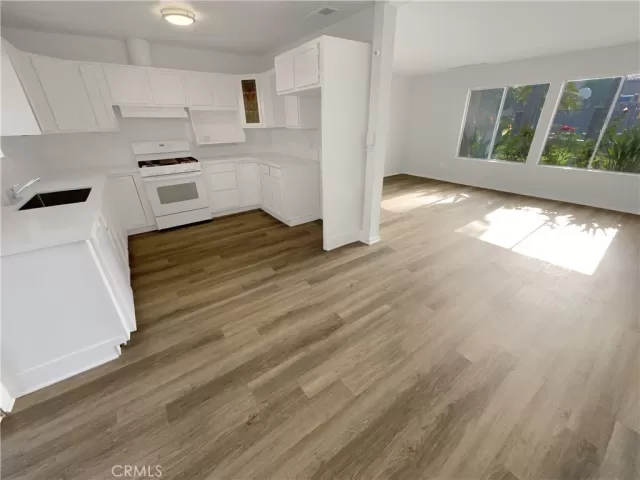 MLS: DW26020703 Condo For Sale